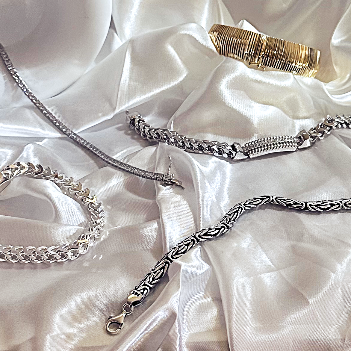 Featured Bracelets